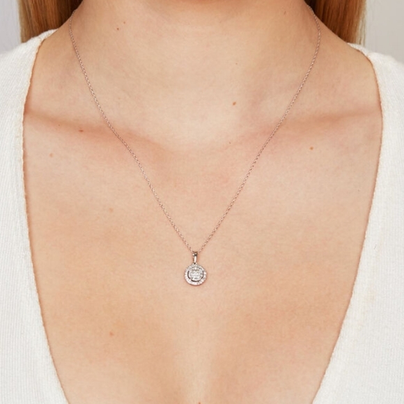 Michael Hill Pendant with 1/4 Carat Total Weight of Diamonds in 10kt White Gold - Picture 14 of 15